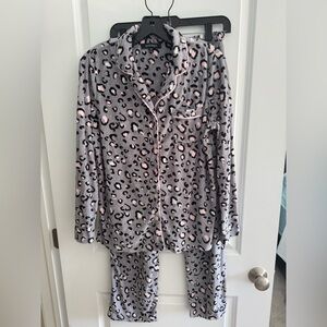Ellen Tracy Gray and Pink Cheetah Print Pajama Set - M